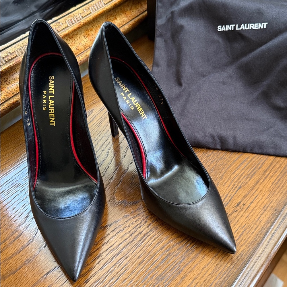 Saint Laurent Anja Black Leather 105 Pump. Size 37 1/2. Stunning timeless design